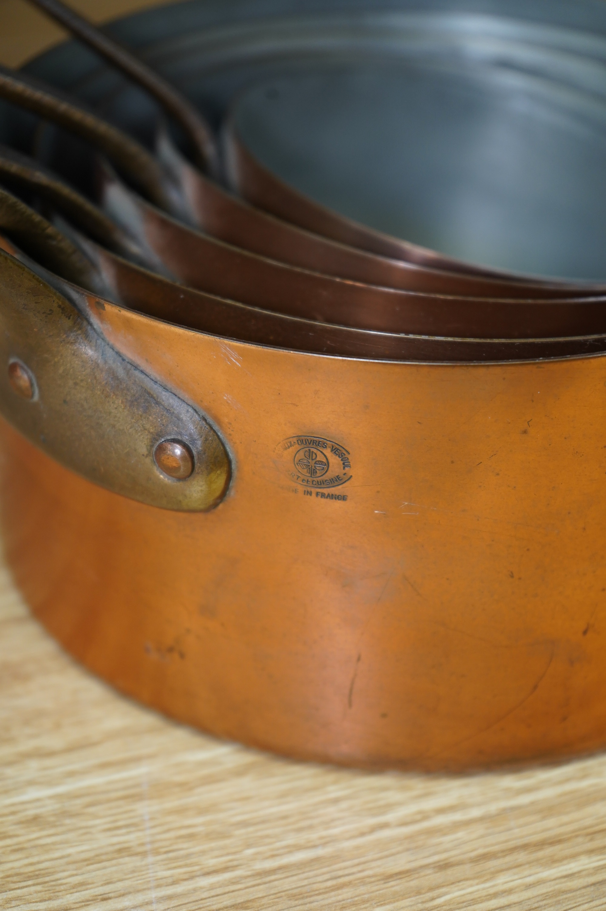 Les Metaux Ouvres. A graduated set of five copper pans. Condition - fair to good